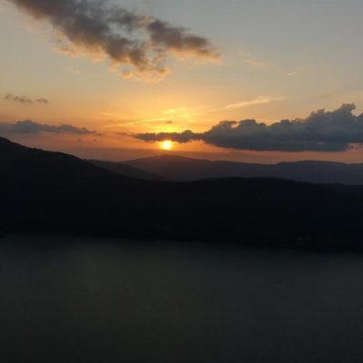 Couché de soleil cmaping falaise savoie